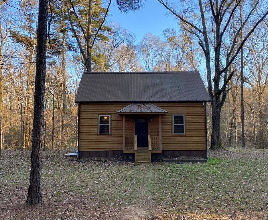 Little Cabin and 8 Acres in Wesson, MS